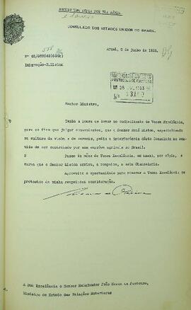 Ofício original enviado por Nicanor de Oliveira (s.d.), Cônsul do Brasil em Argel, para João Neves de Fontoura (1887-1963), Ministro das Relações Exteriores, em 05 de junho de 1953, encaminhando uma solicitação de autorização de imigração para o Brasil feita pelo senhor René Miston. Contém anexo em francês.