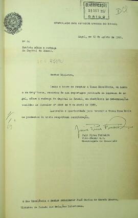Ofício original enviado por Jair Pires Ferreira (s.d.), Vice-Cônsul Encarregado do Consulado, para José Carlos de Macedo Soares (1883-1968), Ministro das Relações Exteriores, em 12 de agosto de 1957, encaminhando a repercussão da mudança da capital brasileira para Brasília no jornal argelino: Dimanche Matin (11 de agosto de 1957).  Anexo em francês.