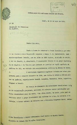 Ofício original enviado por José Barreiros (s.d.), Cônsul do Brasil em Argel, para José Carlos de Macedo Soares (1883-1968), Ministro das Relações Exteriores, em 11 de maio de 1956, informando e encaminhando a carta do senhor J. E Hasdenteufel, sobre o interesse de um grupo empresarial da Argélia e da Tunísia em se instalar nas zonas agrícolas da América do Sul, devida os recentes acontecimentos políticos na África do Norte. Anexo em francês