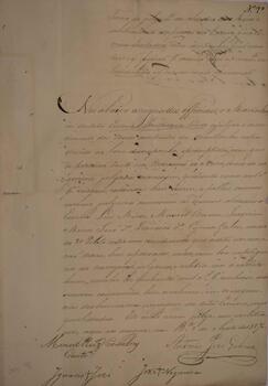 Termo de avaliação de merecimento de pagamentos, datado de 2 de agosto de 1827, por meio do qual oficiais e marinheiros da escuna Tentadora estabelecem os valores que moços e escravizados, tripulantes da embarcação, deveriam receber pelo seu trabalho a bordo.